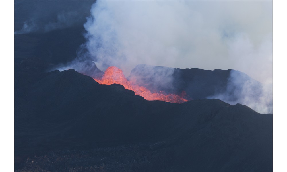 spewing fissure